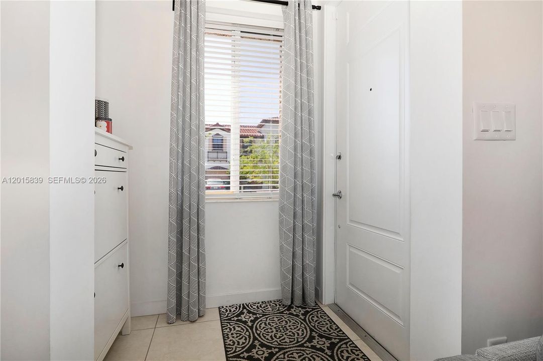 For Rent: $3,500 (4 beds, 3 baths, 1963 Square Feet)
