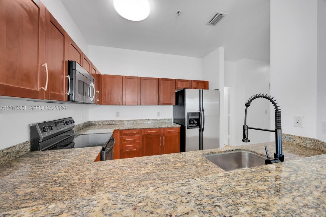 Active With Contract: $499,000 (3 beds, 3 baths, 1705 Square Feet)