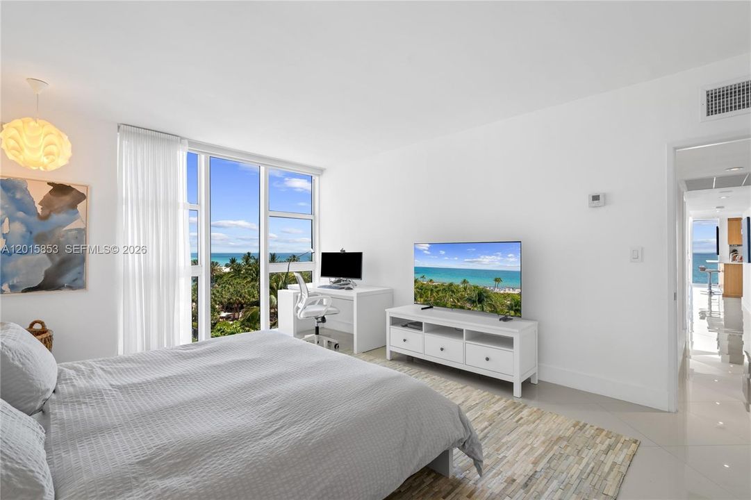 Activo con contrato: $9,900 (2 camas, 2 baños, 1350 Pies cuadrados)