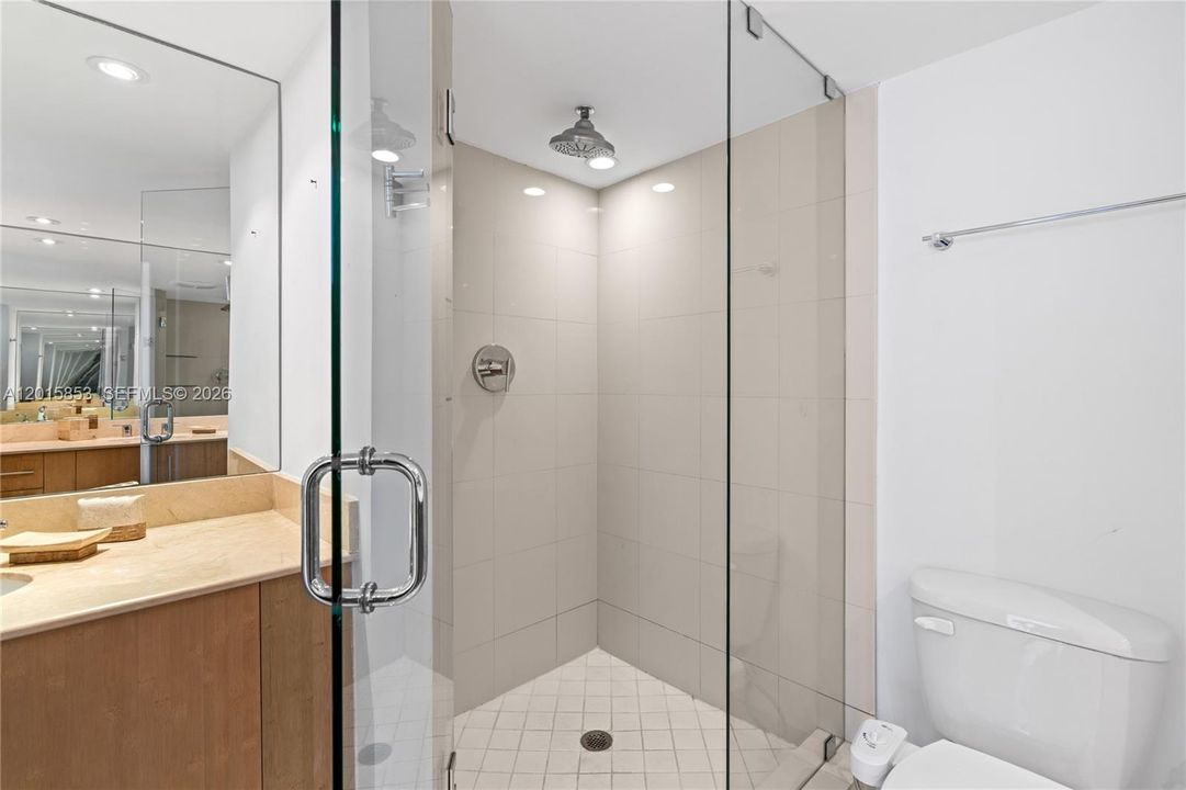 Activo con contrato: $9,900 (2 camas, 2 baños, 1350 Pies cuadrados)