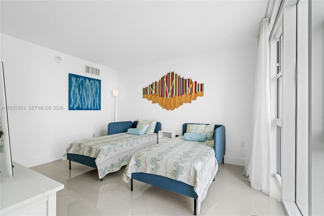 Activo con contrato: $9,900 (2 camas, 2 baños, 1350 Pies cuadrados)
