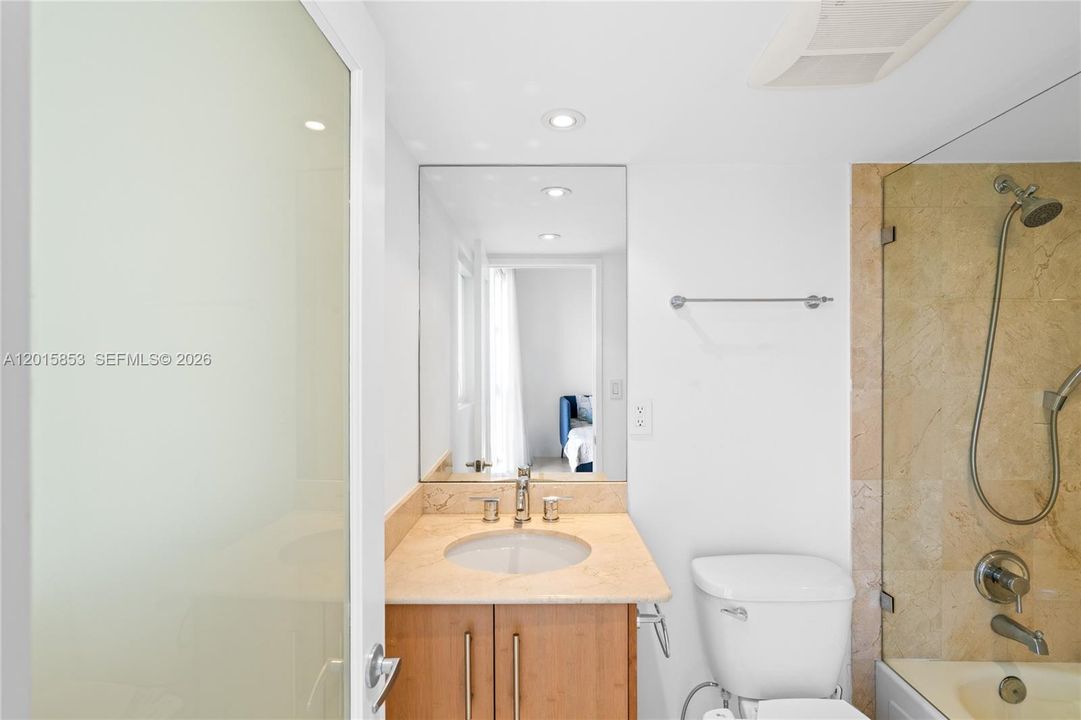 Activo con contrato: $9,900 (2 camas, 2 baños, 1350 Pies cuadrados)