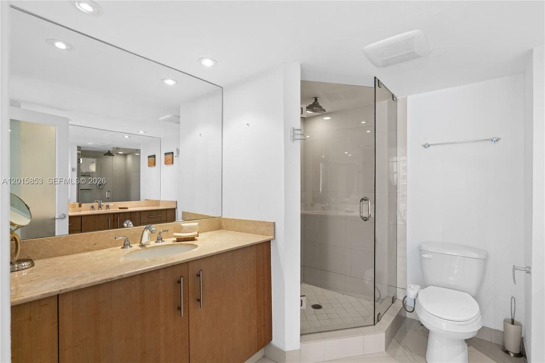 Activo con contrato: $9,900 (2 camas, 2 baños, 1350 Pies cuadrados)