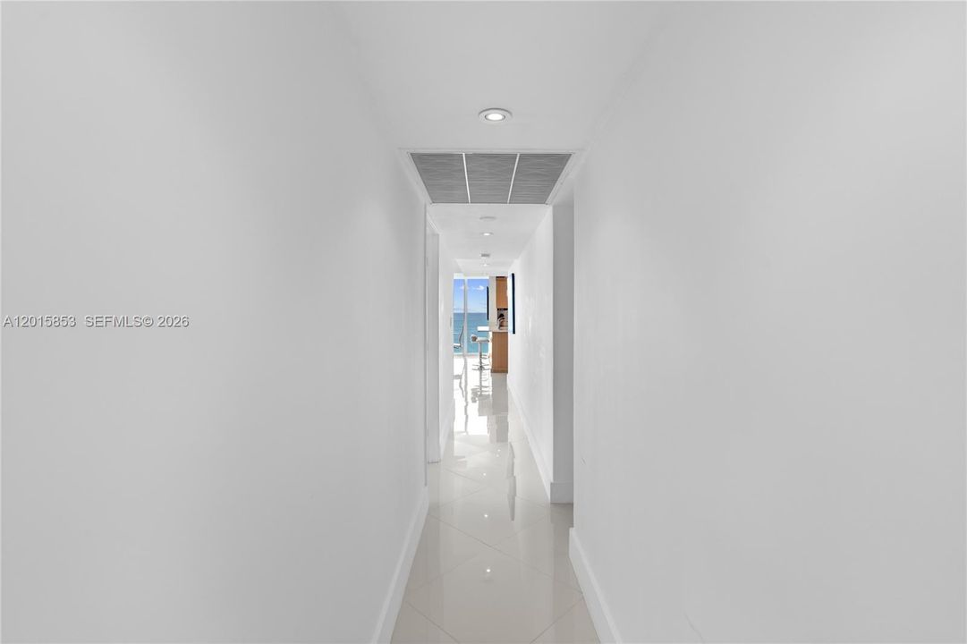 Activo con contrato: $9,900 (2 camas, 2 baños, 1350 Pies cuadrados)