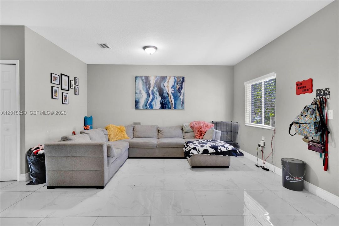 For Sale: $290,000 (3 beds, 2 baths, 1509 Square Feet)