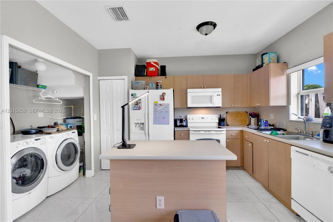 For Sale: $290,000 (3 beds, 2 baths, 1509 Square Feet)