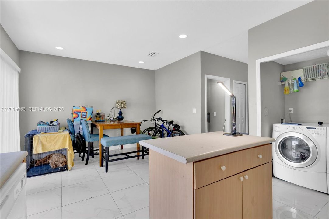 For Sale: $290,000 (3 beds, 2 baths, 1509 Square Feet)
