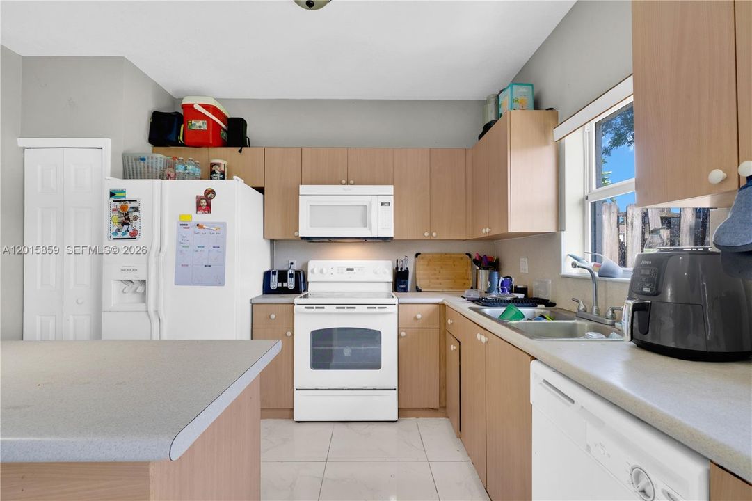 For Sale: $290,000 (3 beds, 2 baths, 1509 Square Feet)