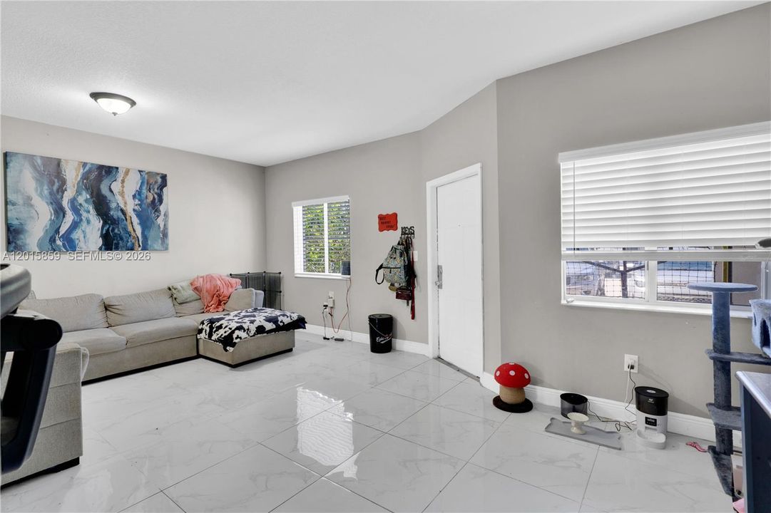 For Sale: $290,000 (3 beds, 2 baths, 1509 Square Feet)