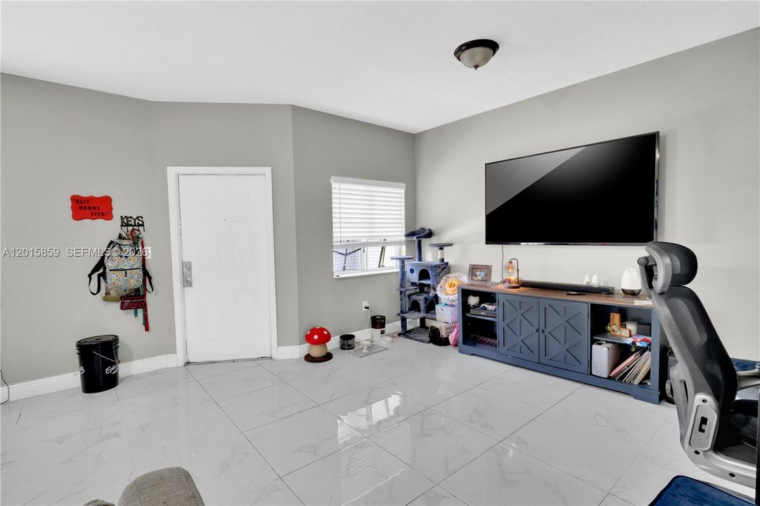 For Sale: $290,000 (3 beds, 2 baths, 1509 Square Feet)