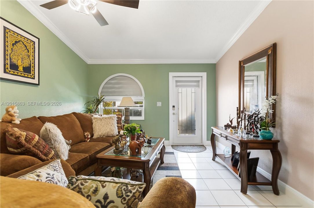 For Sale: $569,000 (3 beds, 2 baths, 1274 Square Feet)
