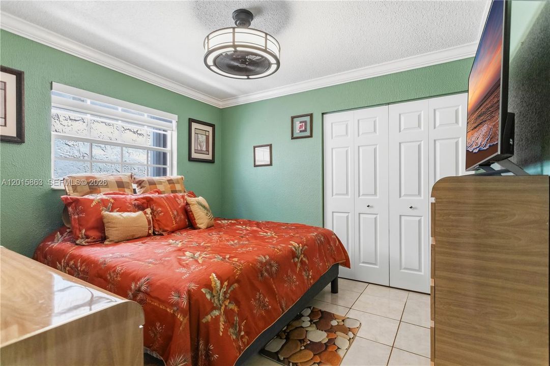 For Sale: $569,000 (3 beds, 2 baths, 1274 Square Feet)