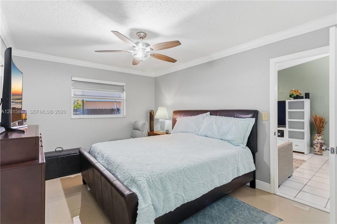For Sale: $569,000 (3 beds, 2 baths, 1274 Square Feet)