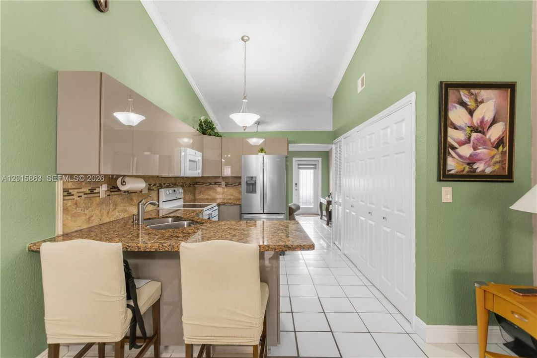 For Sale: $569,000 (3 beds, 2 baths, 1274 Square Feet)