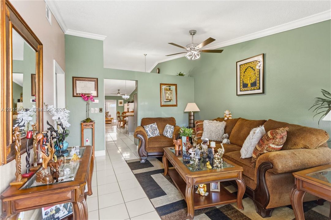 For Sale: $569,000 (3 beds, 2 baths, 1274 Square Feet)
