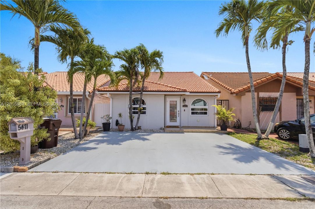 For Sale: $569,000 (3 beds, 2 baths, 1274 Square Feet)