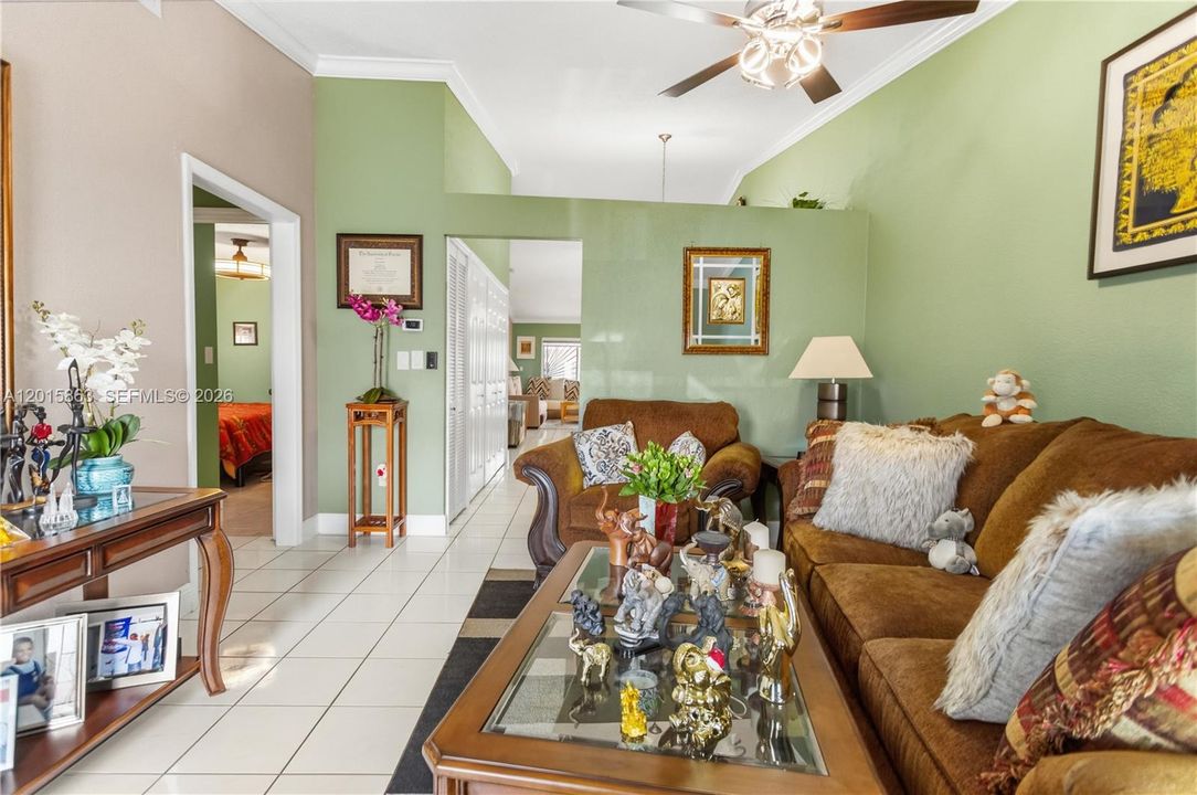 For Sale: $569,000 (3 beds, 2 baths, 1274 Square Feet)