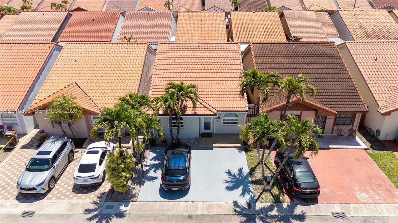 For Sale: $569,000 (3 beds, 2 baths, 1274 Square Feet)