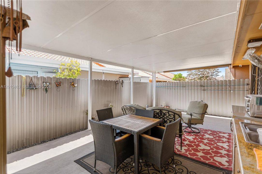 For Sale: $569,000 (3 beds, 2 baths, 1274 Square Feet)