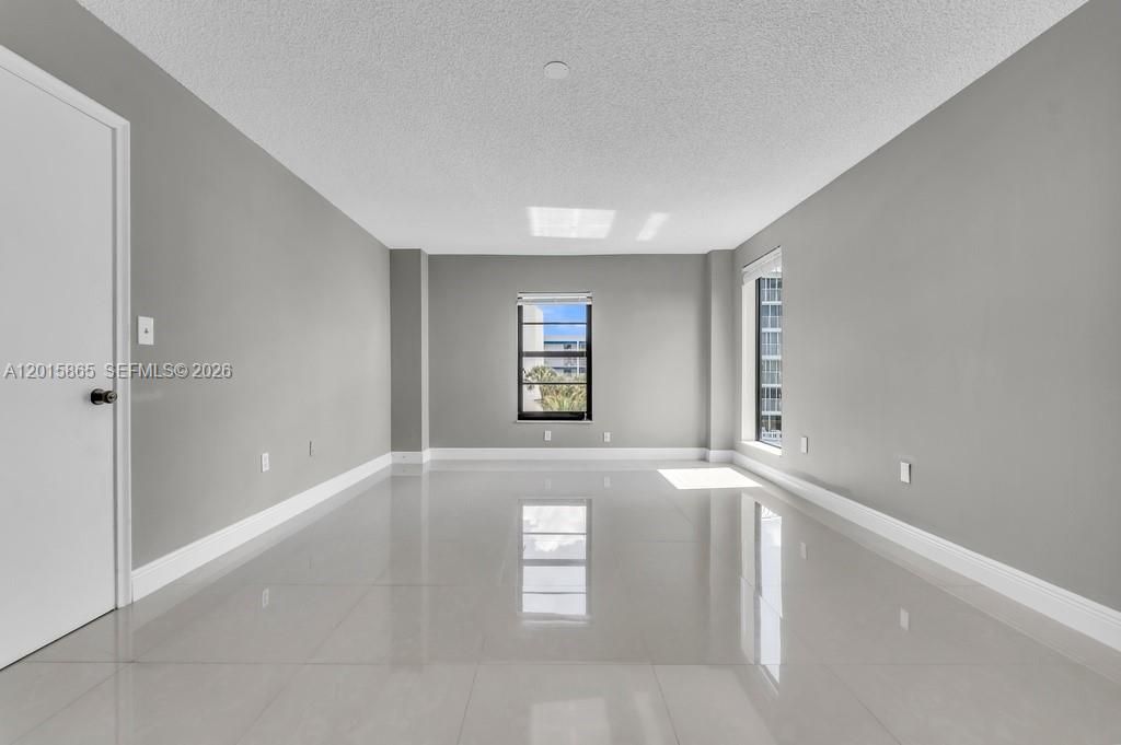 En Venta: $575,000 (2 camas, 2 baños, 1568 Pies cuadrados)