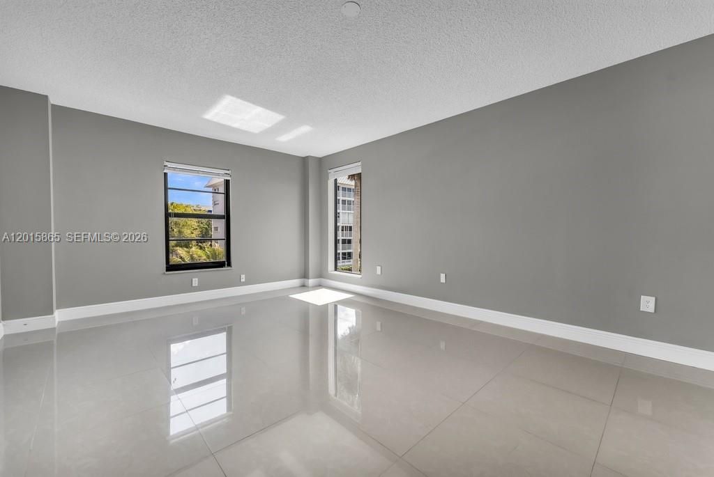 En Venta: $575,000 (2 camas, 2 baños, 1568 Pies cuadrados)