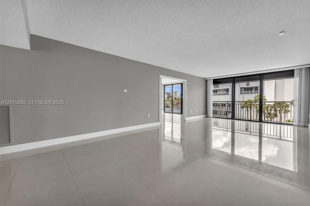 En Venta: $575,000 (2 camas, 2 baños, 1568 Pies cuadrados)