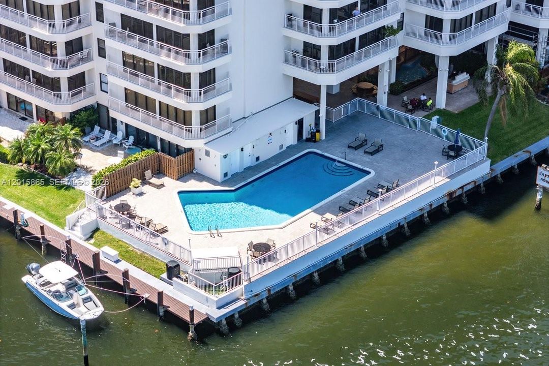 En Venta: $575,000 (2 camas, 2 baños, 1568 Pies cuadrados)