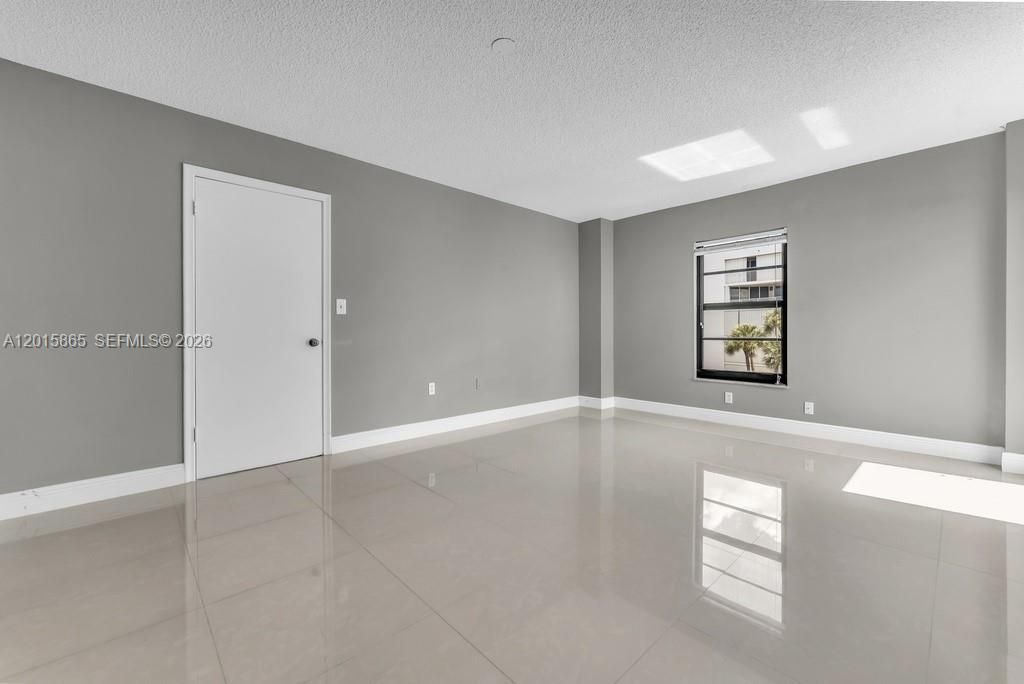 En Venta: $575,000 (2 camas, 2 baños, 1568 Pies cuadrados)