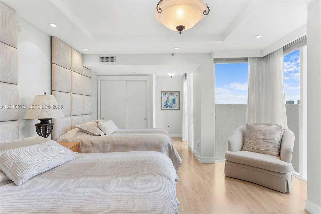 В аренду: $12,000 (3 спален, 4 ванн, 2440 Квадратных фут)