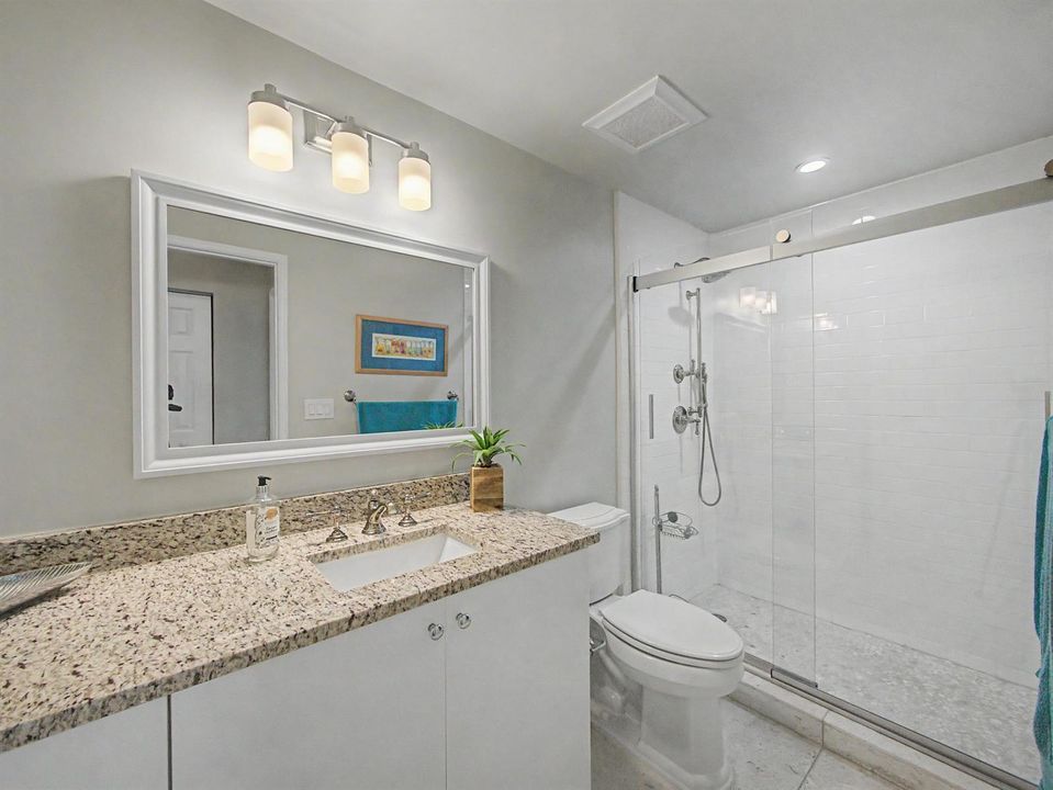 14 Guest Bathroom