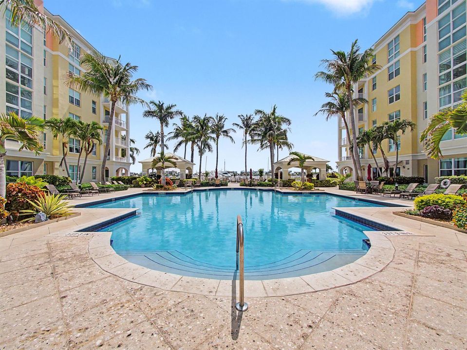 18 Main Pool 806