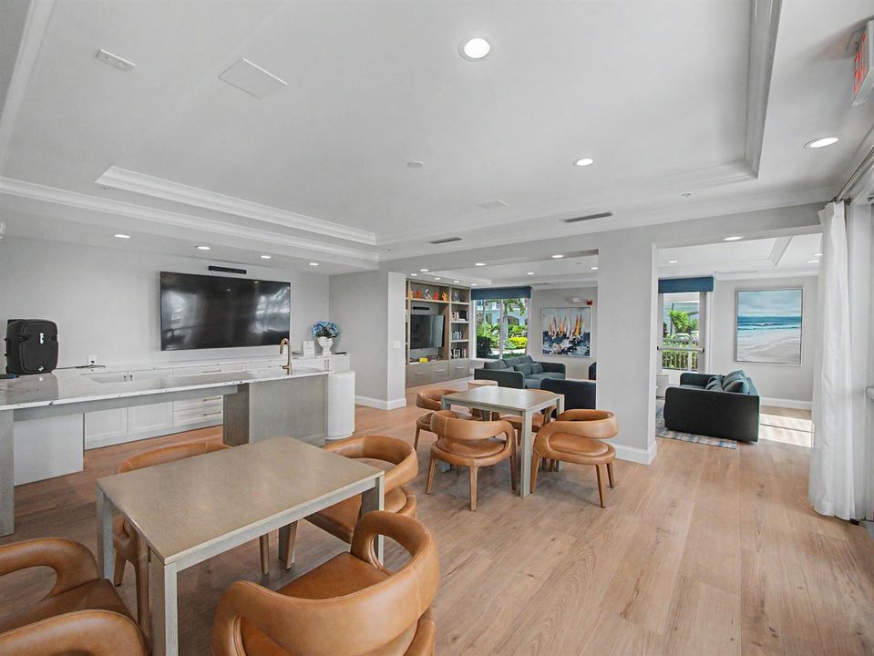 30 Clubhouse 806 Bld