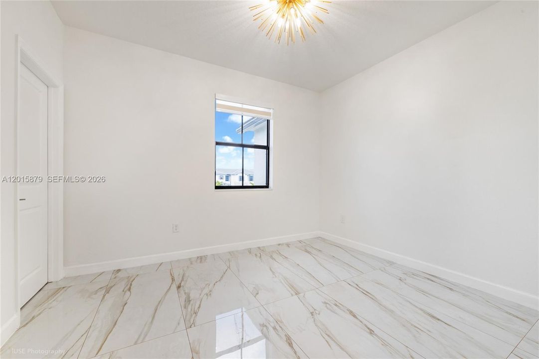 For Rent: $3,300 (3 beds, 3 baths, 1328 Square Feet)