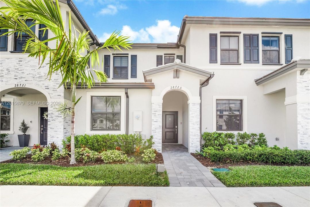 For Rent: $3,300 (3 beds, 3 baths, 1328 Square Feet)