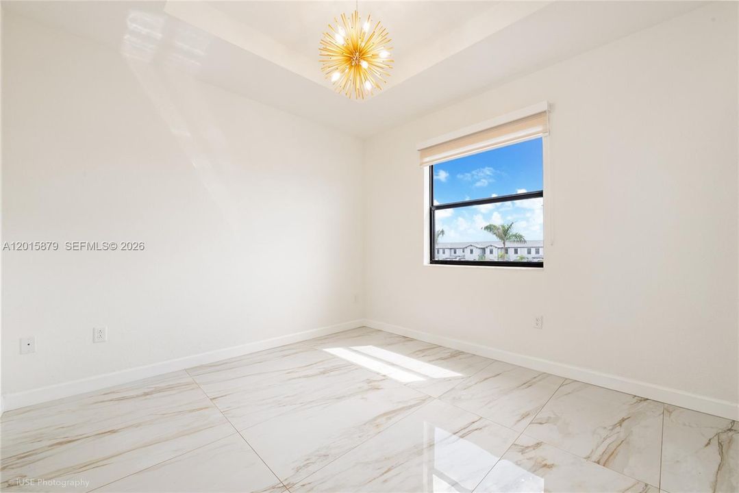 For Rent: $3,300 (3 beds, 3 baths, 1328 Square Feet)