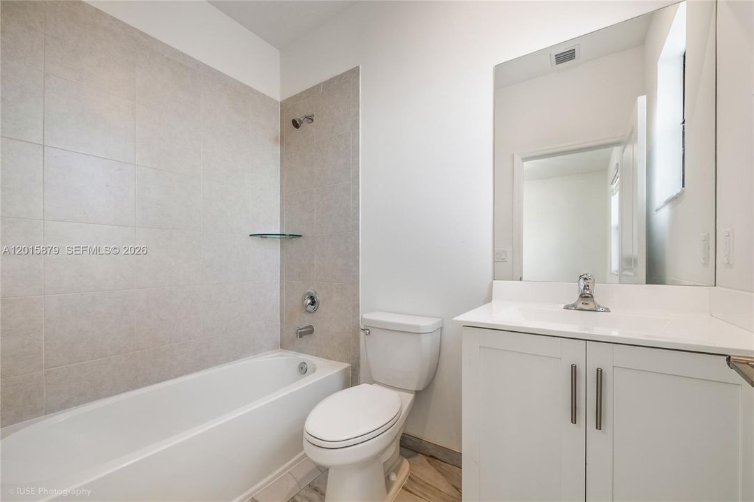 For Rent: $3,300 (3 beds, 3 baths, 1328 Square Feet)