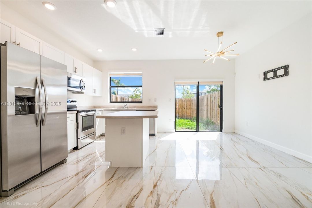 For Rent: $3,300 (3 beds, 3 baths, 1328 Square Feet)