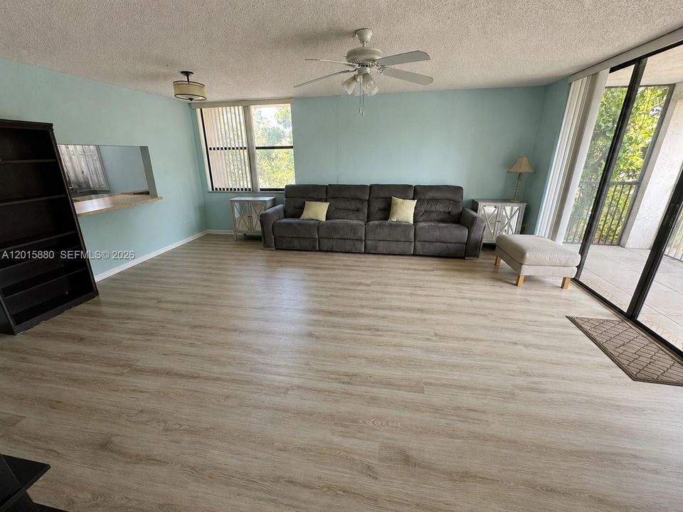 En Venta: $195,000 (2 camas, 2 baños, 1370 Pies cuadrados)