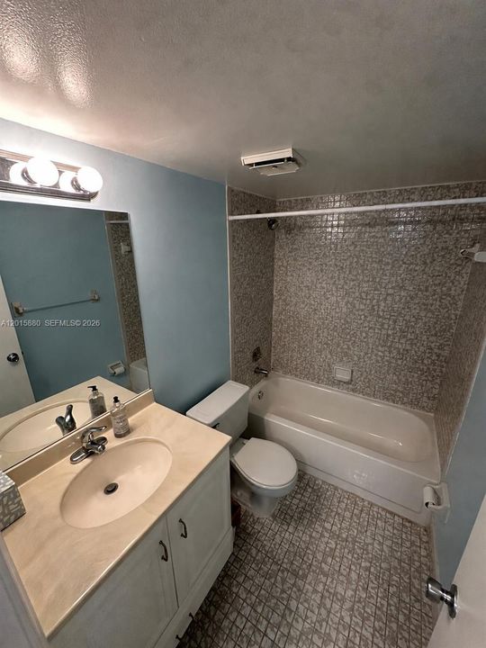 En Venta: $195,000 (2 camas, 2 baños, 1370 Pies cuadrados)