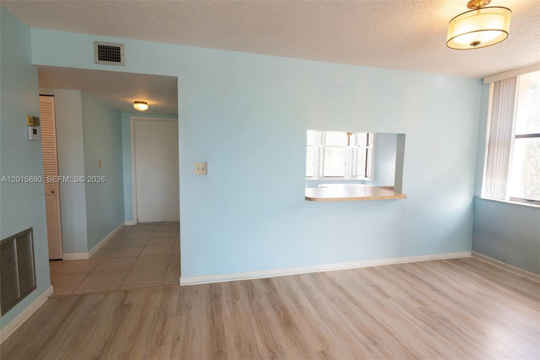 En Venta: $195,000 (2 camas, 2 baños, 1370 Pies cuadrados)