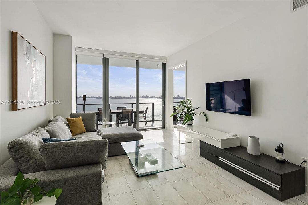 En Venta: $795,000 (1 camas, 2 baños, 940 Pies cuadrados)