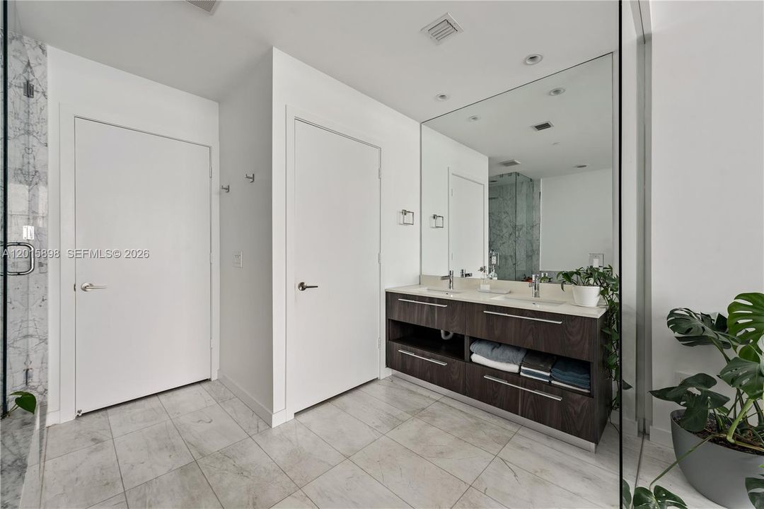 En Venta: $795,000 (1 camas, 2 baños, 940 Pies cuadrados)