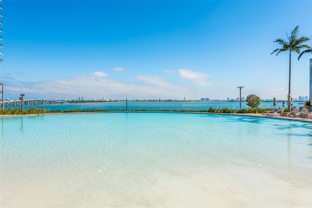 En Venta: $795,000 (1 camas, 2 baños, 940 Pies cuadrados)