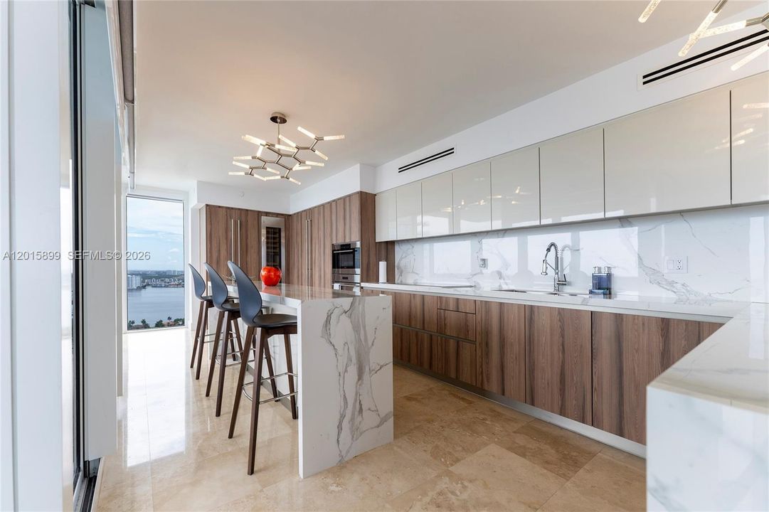 В аренду: $14,500 (3 спален, 4 ванн, 2665 Квадратных фут)
