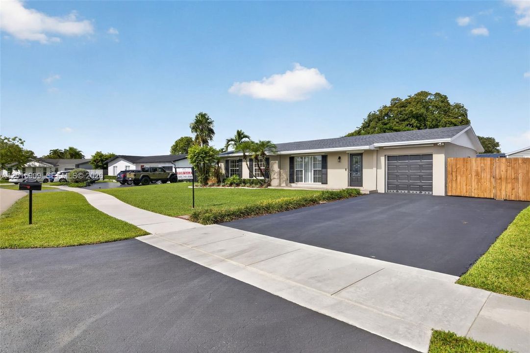 For Sale: $809,000 (3 beds, 2 baths, 1823 Square Feet)