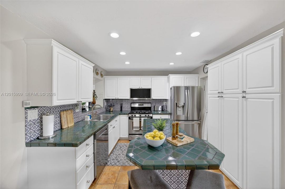 For Sale: $809,000 (3 beds, 2 baths, 1823 Square Feet)