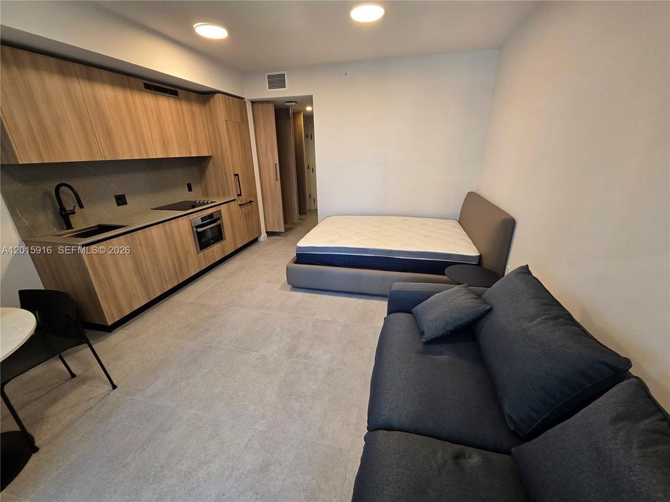 For Sale: $390,000 (0 beds, 1 baths, 402 Square Feet)