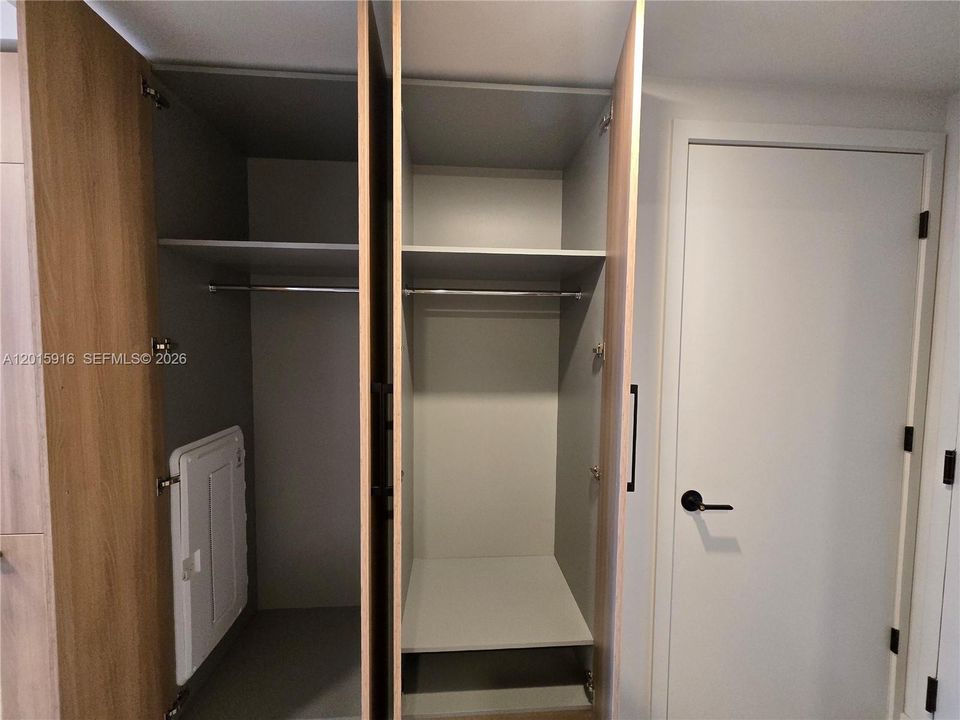 For Sale: $390,000 (0 beds, 1 baths, 402 Square Feet)