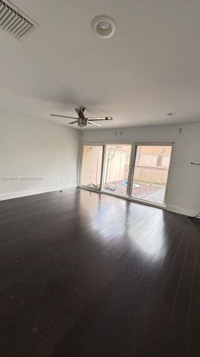 En Venta: $230,000 (3 camas, 2 baños, 1690 Pies cuadrados)