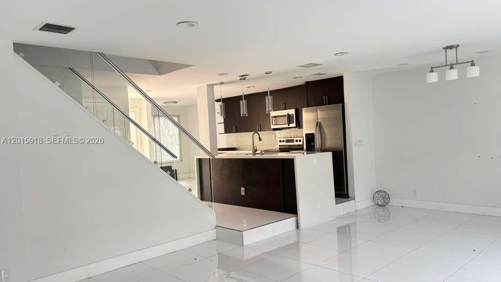 En Venta: $230,000 (3 camas, 2 baños, 1690 Pies cuadrados)